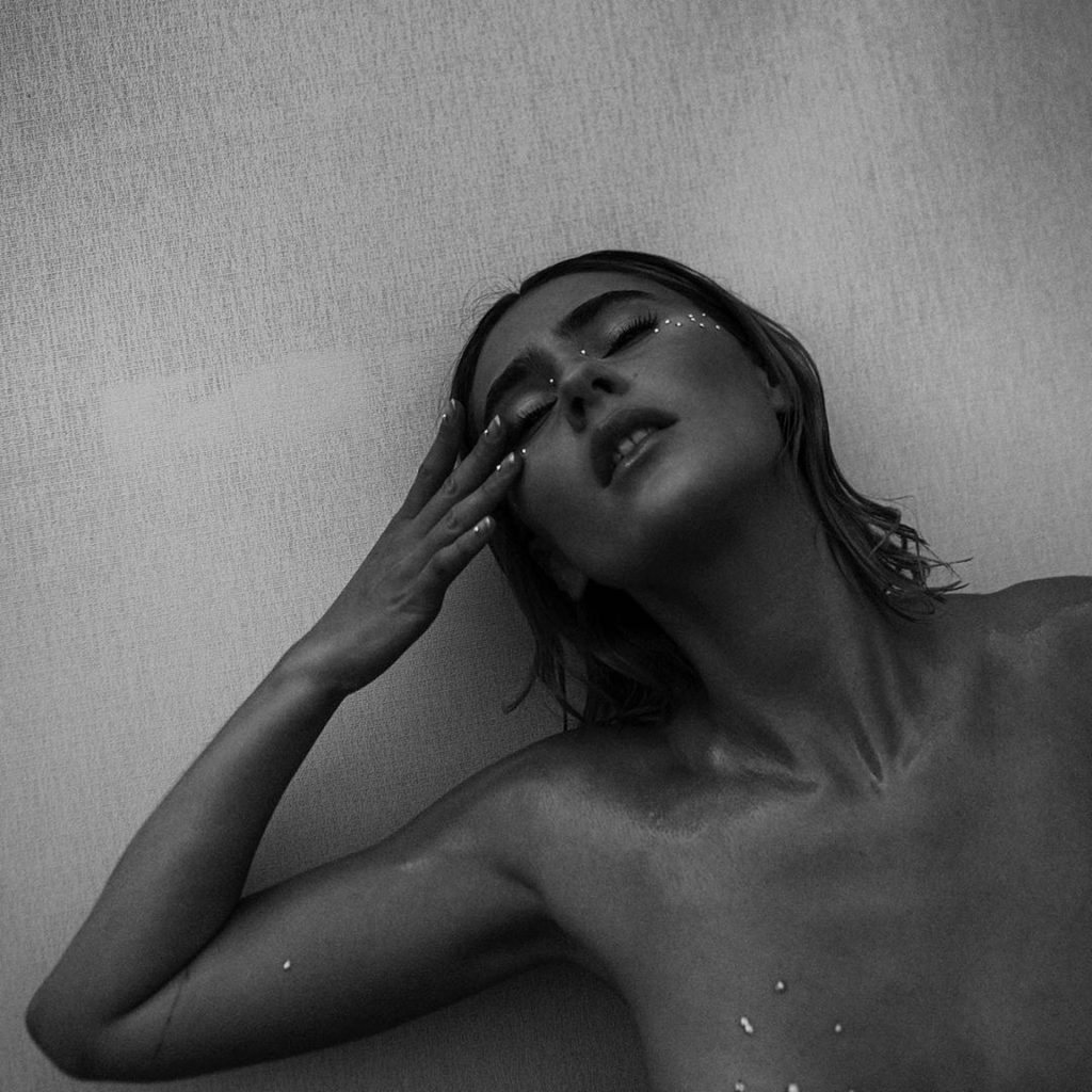 Stefanie Giesinger Topless &amp; Sexy (21 Photos)