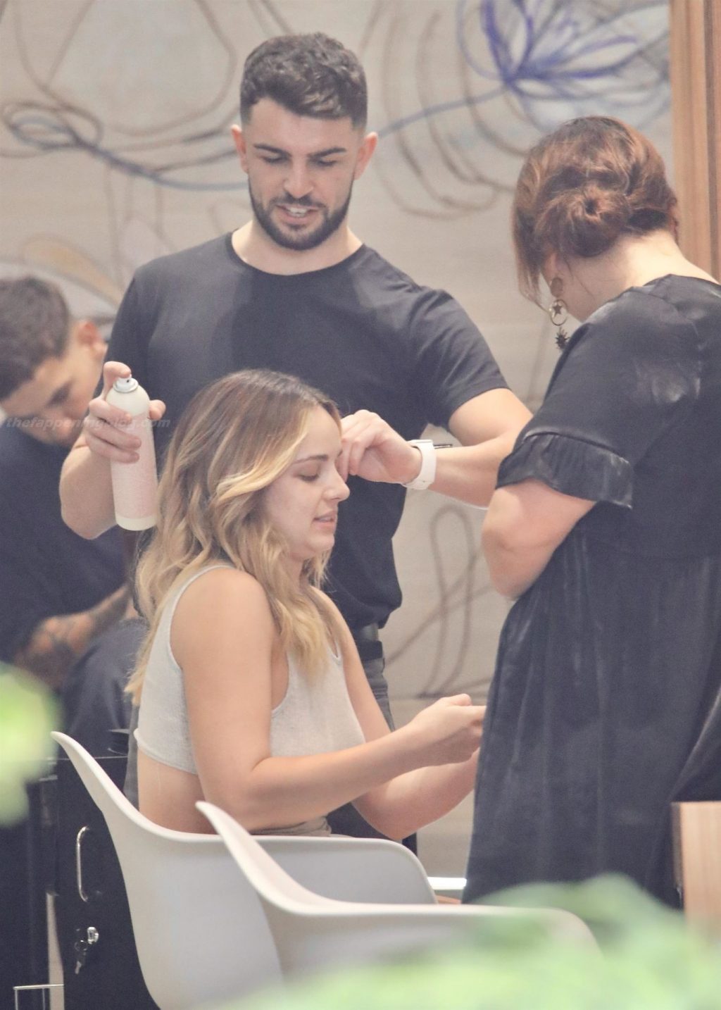 Braless Abbie Chatfield Visits the Hairdresser in Brisbane (12 Photos)
