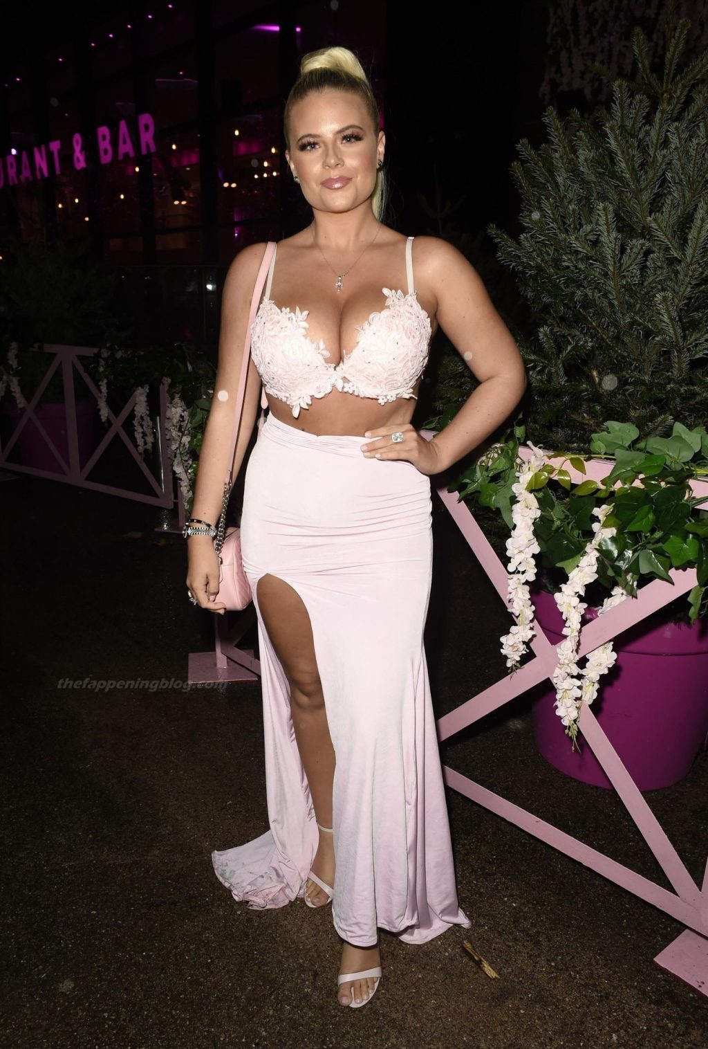 Apollonia Llewellyn Shows Off Her Boobs at the Event in Liverpool (15 Photos)