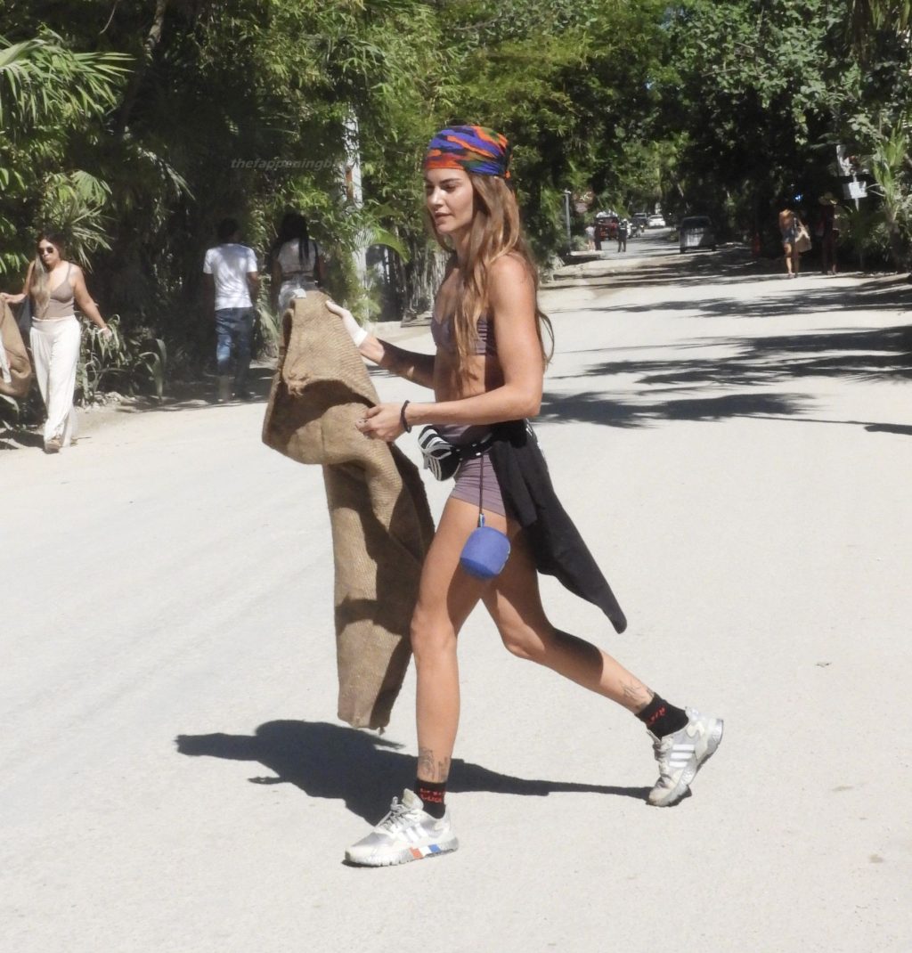 Clara Berry Volunteers to Pick Up Trash on the Streets of Mexico (41 Photos)