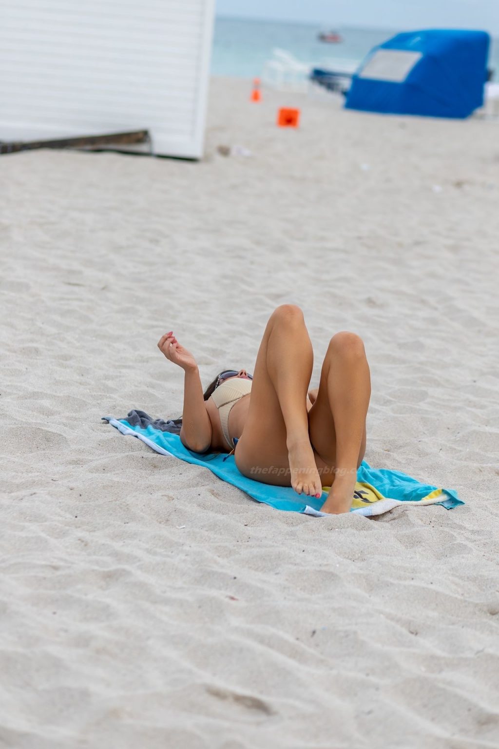 Claudia Romani Poses on the Beach in Miami (20 Photos)