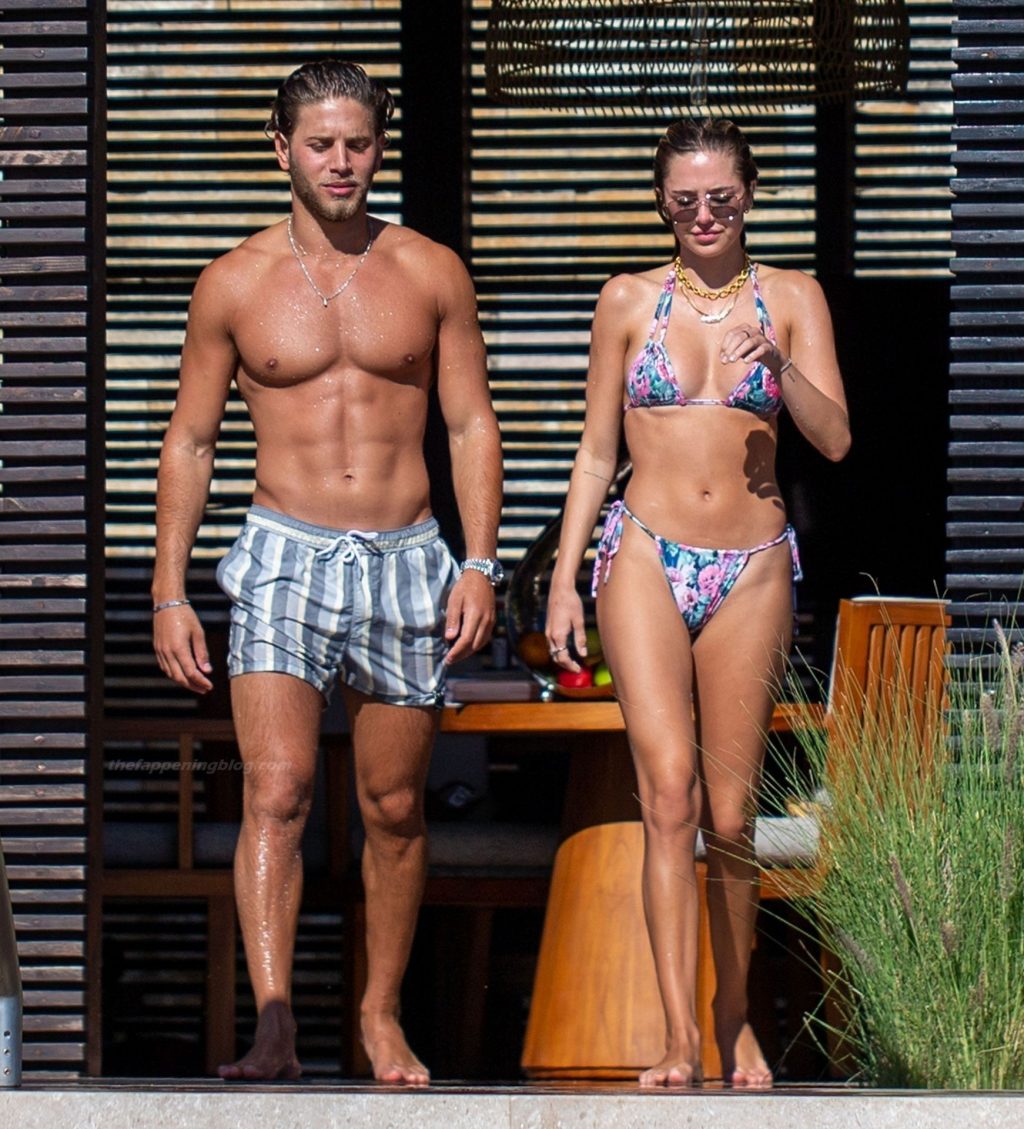 Eyal Booker &amp; Delilah Belle Hamlin Show Off Their Toned Bodies in Mexico (17 Photos)