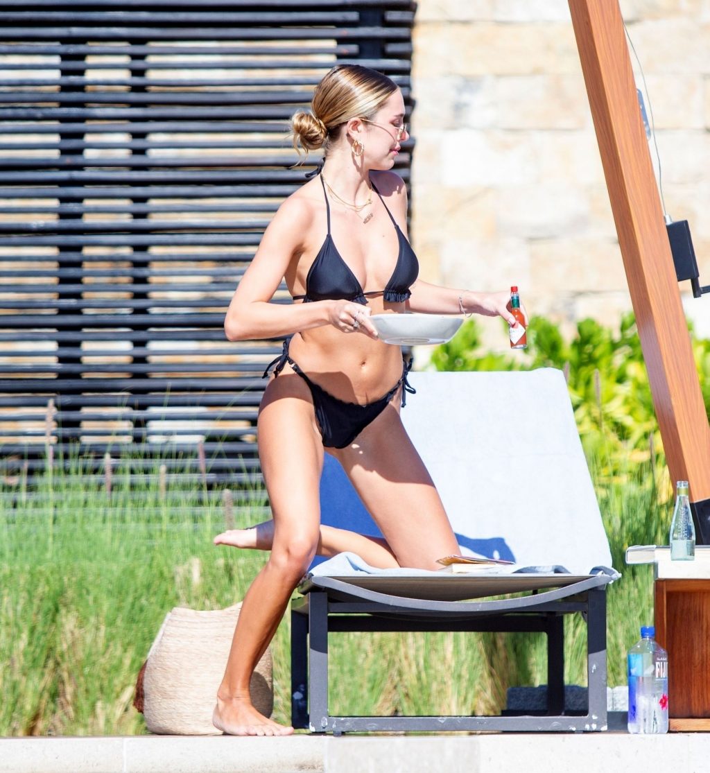Delilah Belle Hamlin Sizzles in the Hot Mexican Sunshine with Her British Beau (22 Photos)