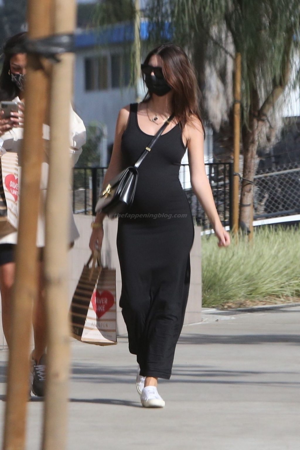 Emily Ratajkowski Spends Some Time with Friends in LA (25 Photos)