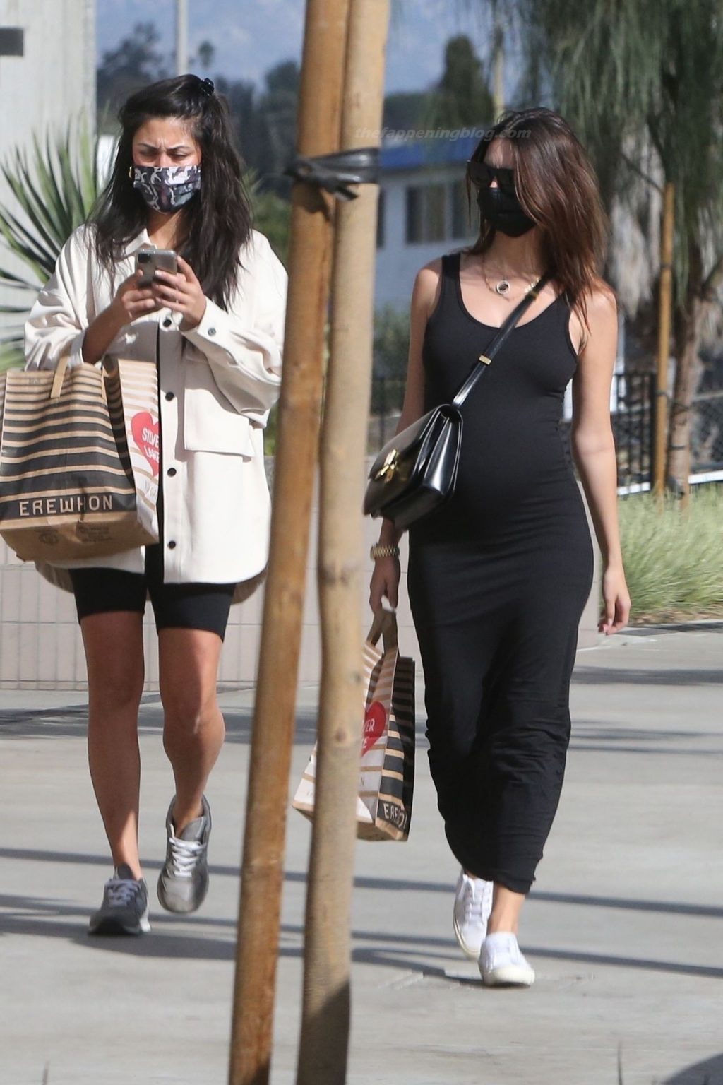 Emily Ratajkowski Spends Some Time with Friends in LA (25 Photos)