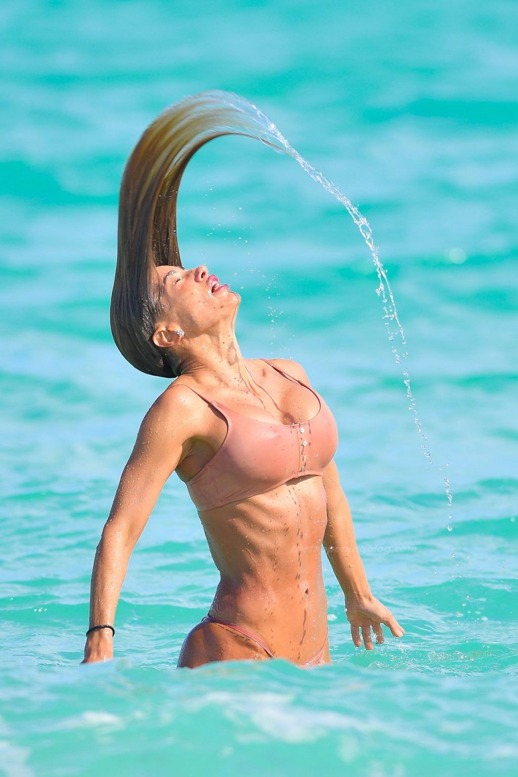 Jennifer Nicole Lee is Seen on the Beach in Miami (20 Photos)