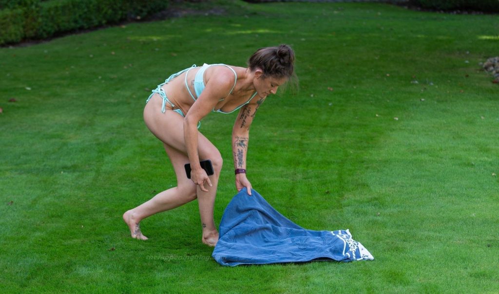 Tittyless Katie Waissel is Seen Filming for Her Fitness Website (16 Photos)