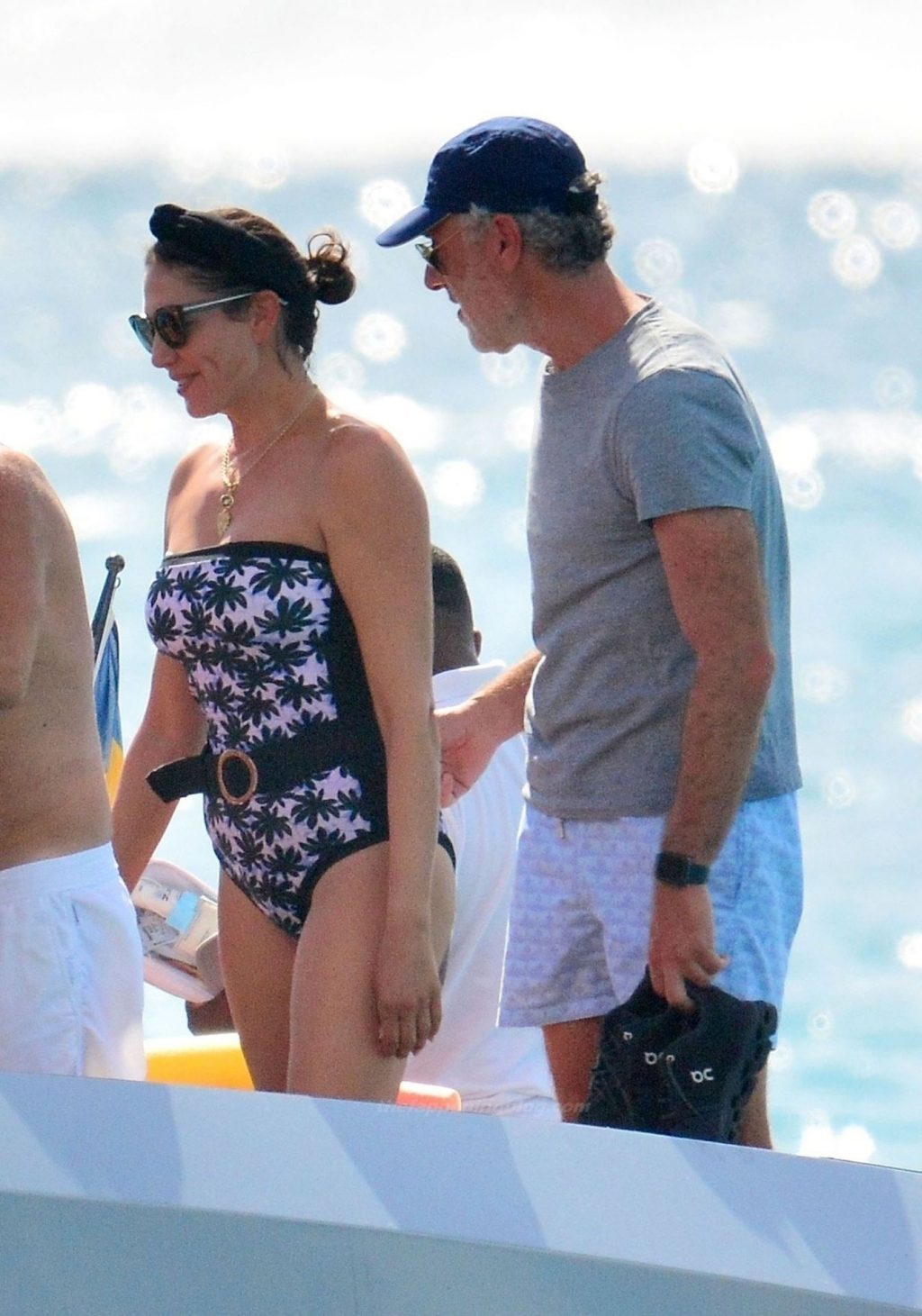 Simon Cowell Enjoys the Festive Season on Board His Yacht with Lauren Silverman (7 Photos)