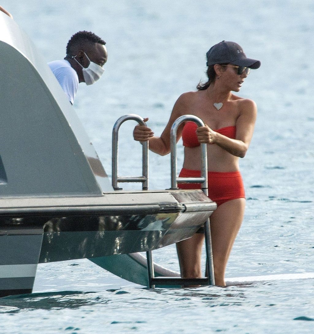 Simon Cowell Enjoys a Holiday with Lauren Silverman in Barbados (63 Photos)