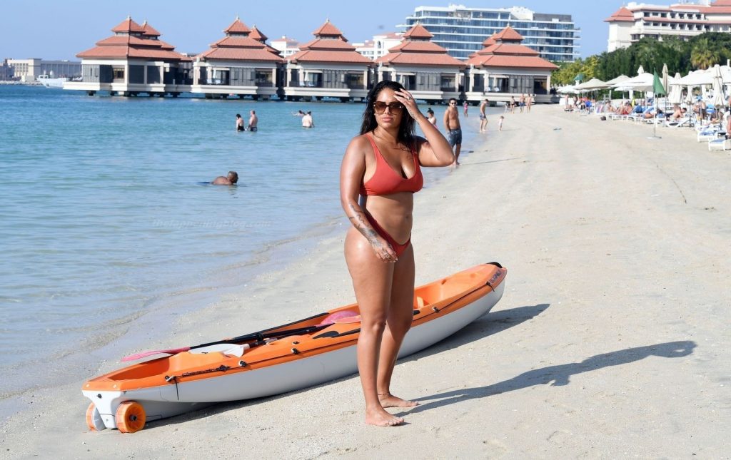Malin Andersson Shows Off Her Sexy Body While Relaxing on the Beach in Dubai (39 Photos)