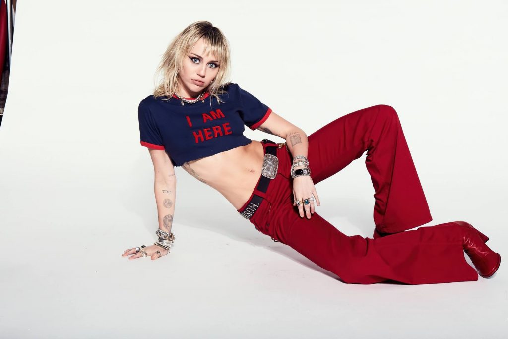 Miley Cyrus Nude &amp; Sexy (111 Photos)