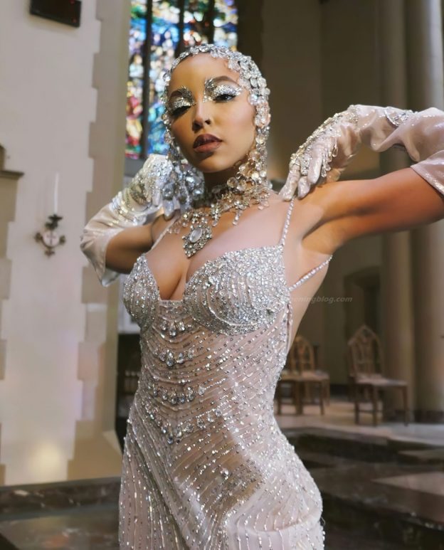 Tinashe Shows Off Her Boobs In Church 10 Photos Thefappening