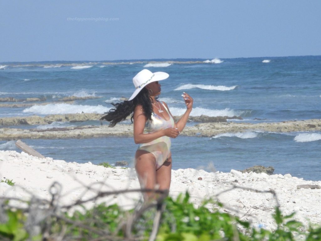 Vivica A. Fox Looks Incredible as She Hits the Beach in Mexico (57 Photos)