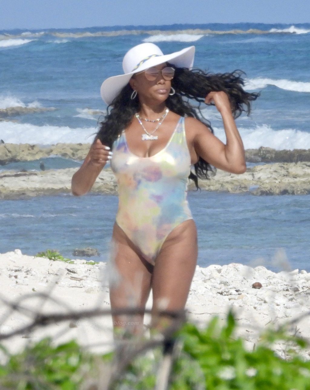 Vivica A. Fox Looks Incredible as She Hits the Beach in Mexico (57 Photos)