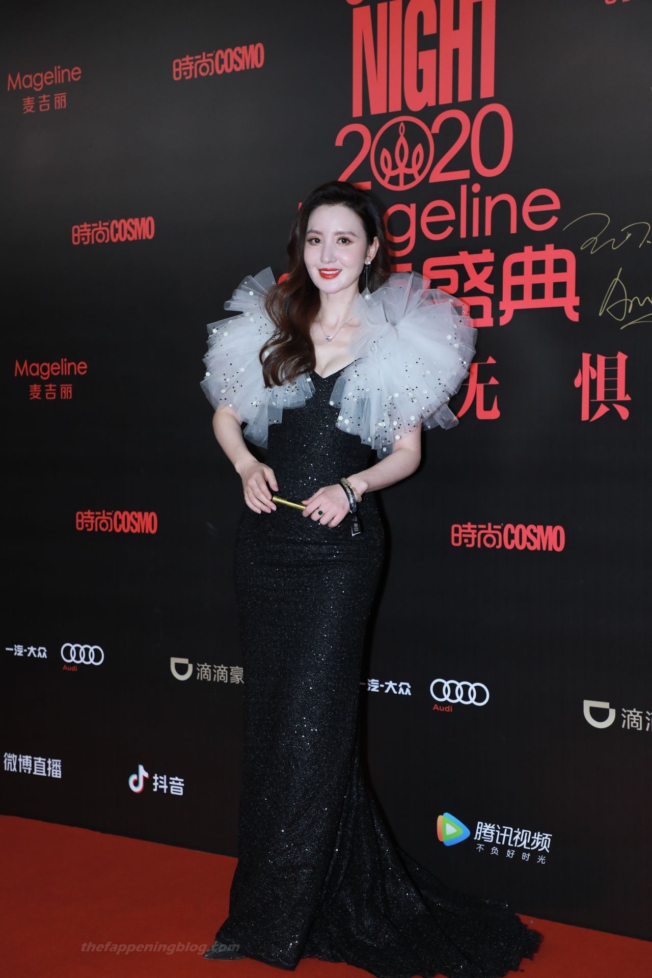 Zhang Meng Shows Her Cleavage at the Cosmo Event (12 Photos) .