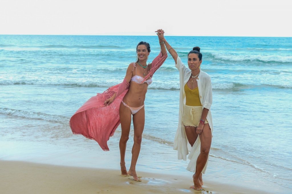 Alessandra Ambrosio Shows Off Her Famous Figure on the Beach During Brazilian Vacation (127 Photos)