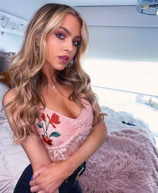 Anne Winters Sexy &amp; Topless (21 Photos)