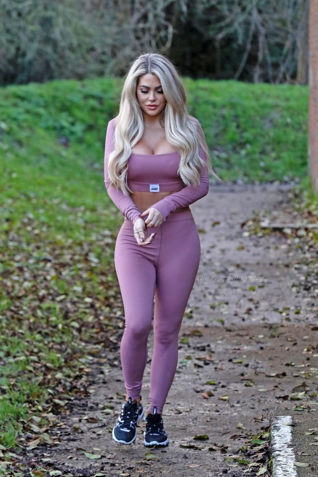 Bianca Gascoigne Displays Her Butt and New Boobs in Kent (9 Photos)