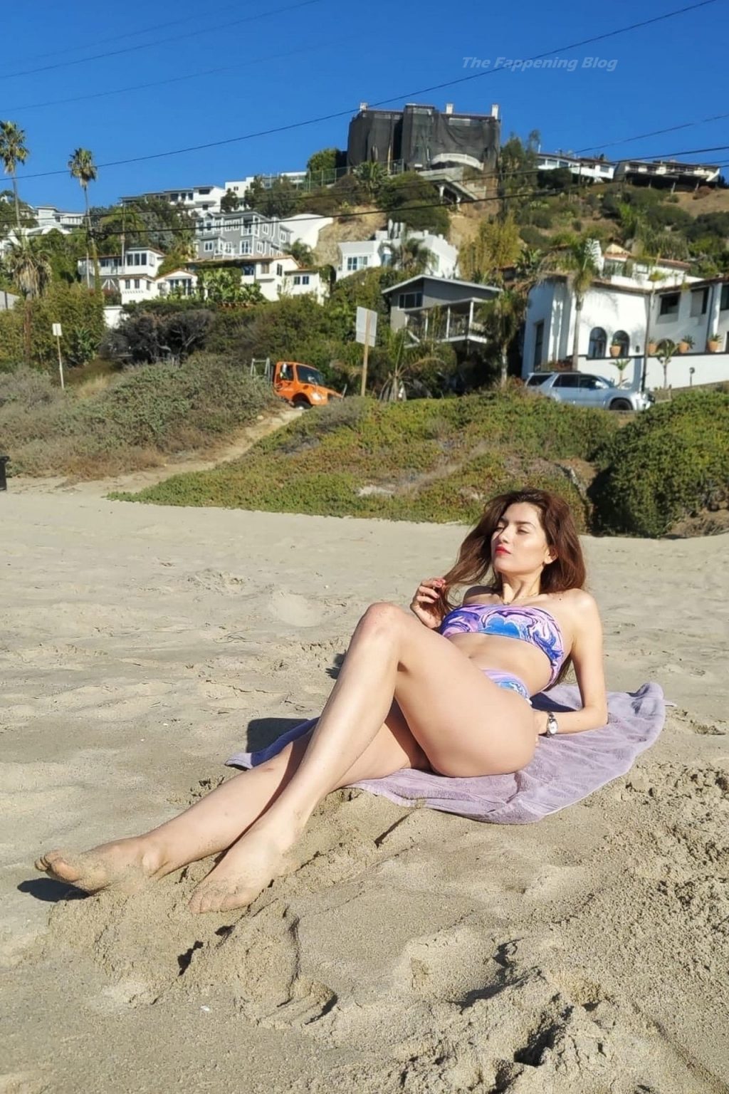 Blanca Blanco Soaks Up the Sun at the Beach (18 Photos)