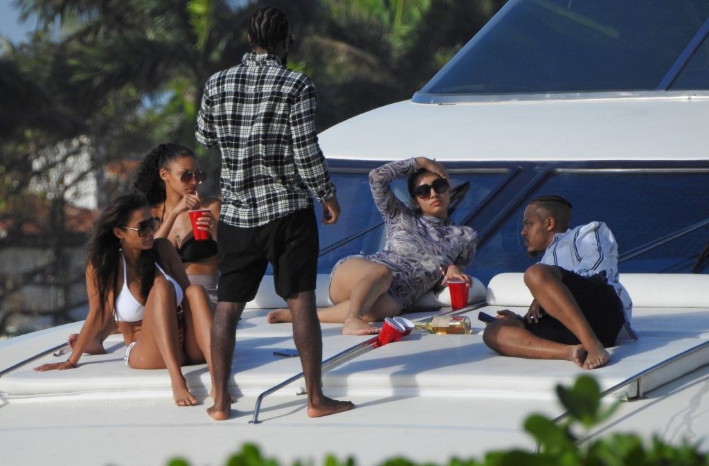 Bow Wow Double Fisting While on a Yacht Full of Sexy Girls (83 Photos)