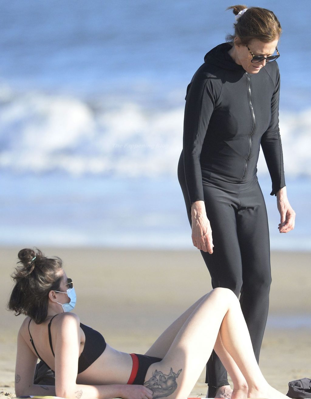 Sigourney Weaver &amp; Charlotte Simpson are Seen at the Beach in LA (7 Photos)