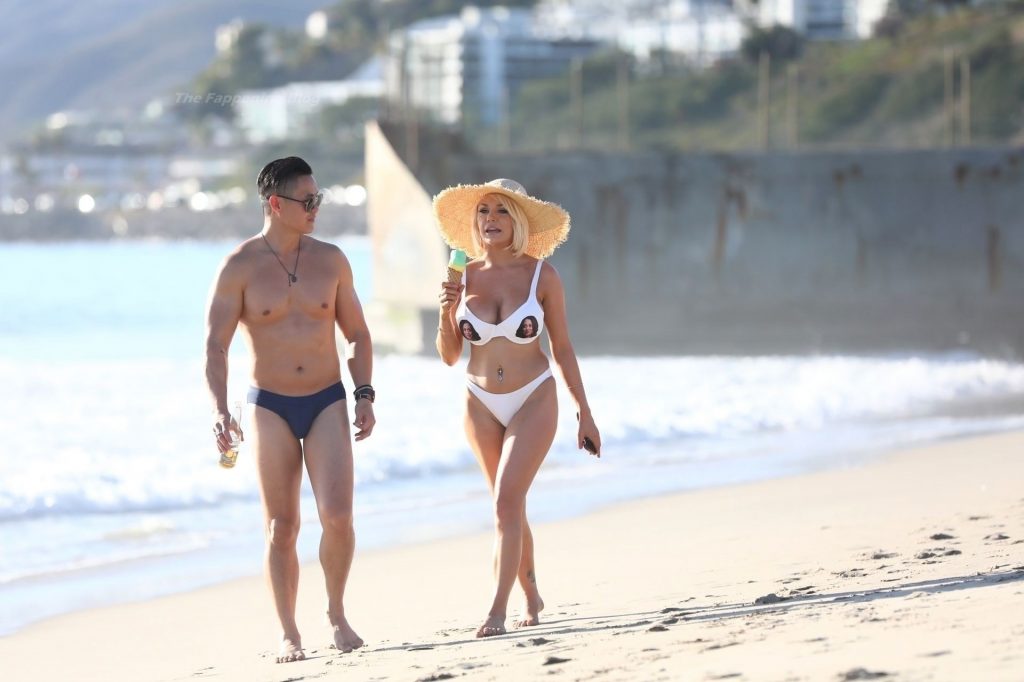 Courtney Stodden Shows Her Support for VP Kamala Harris with a Bikini Showcasing Her Face! (139 Photos)