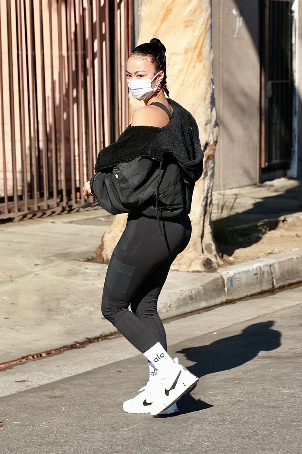 Draya Michele Shows Off Her Toned Abs While Running Errands in DTLA (42 Photos)