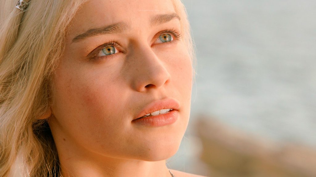 Emilia Clarke Nude – Game of Thrones (6 Photos)