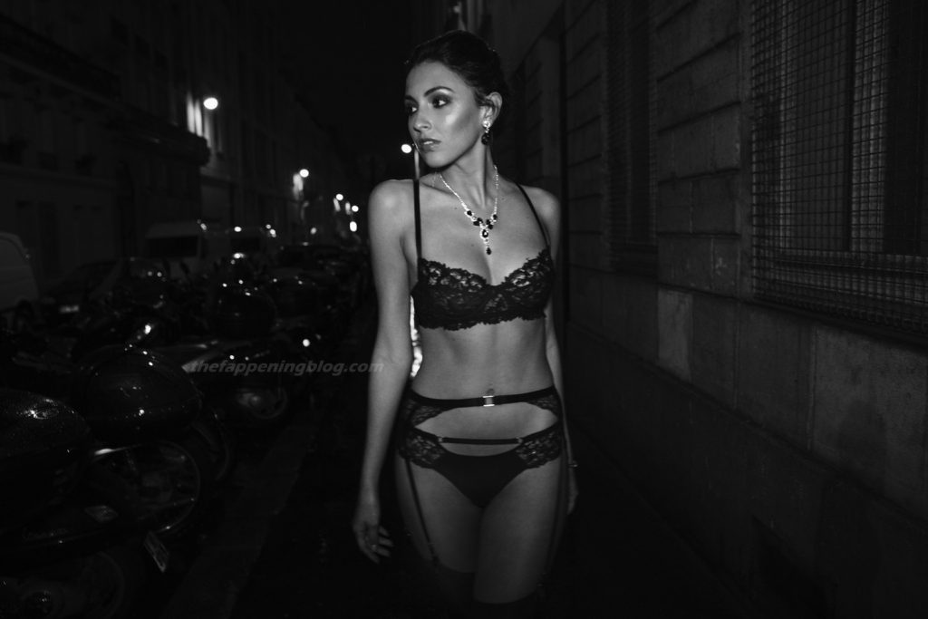 Erika Albonetti Sexy (14 Photos)
