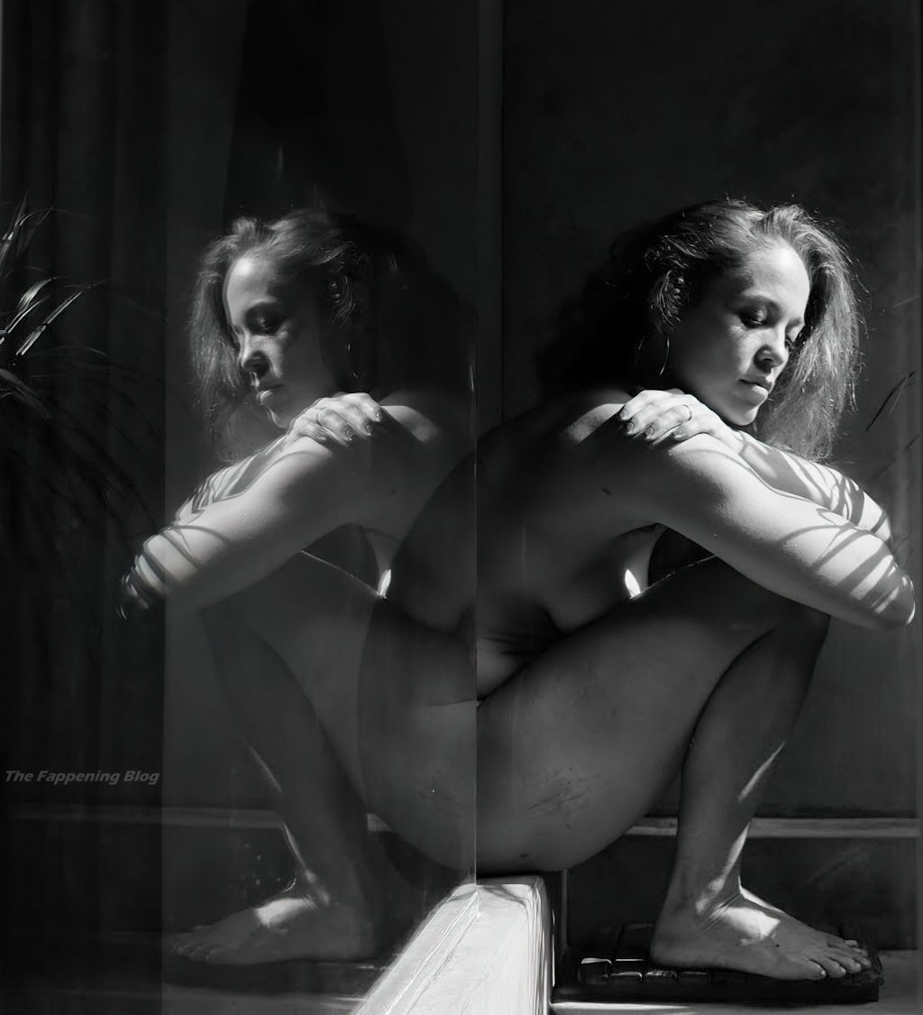 Erika Christensen Poses Naked (7 Photos)