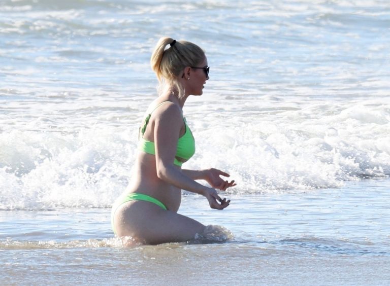 Heidi Pratt Sparks Pregnancy Rumors As She Frolics On The Beach In