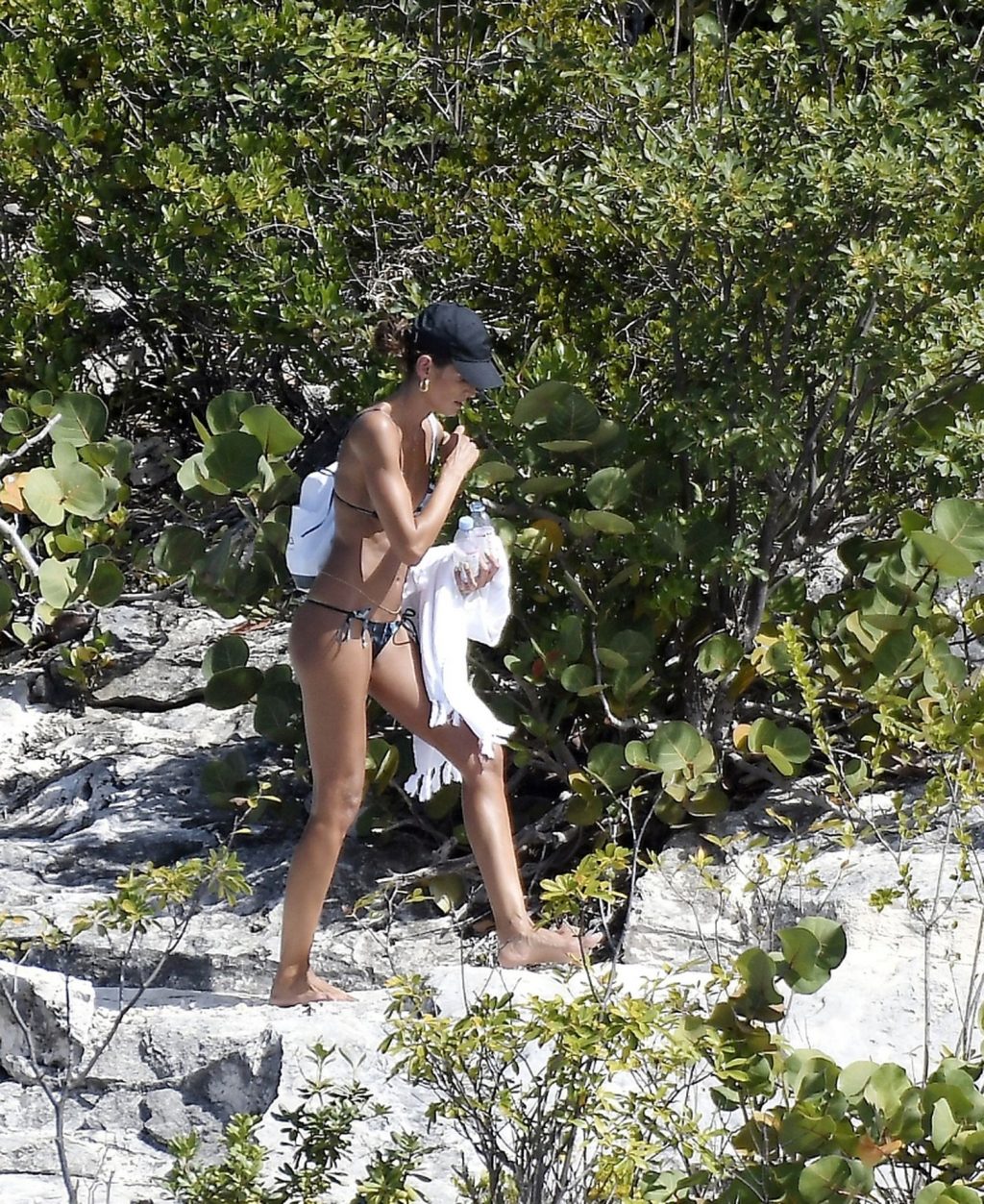 Izabel Goulart Shows Off Her Nude Tits on Vacation in St Barths (75 Photos)