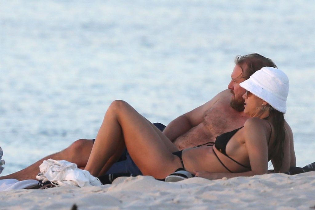 Kate Walsh Enjoys a Day at the Beach with a New Man (66 Photos)