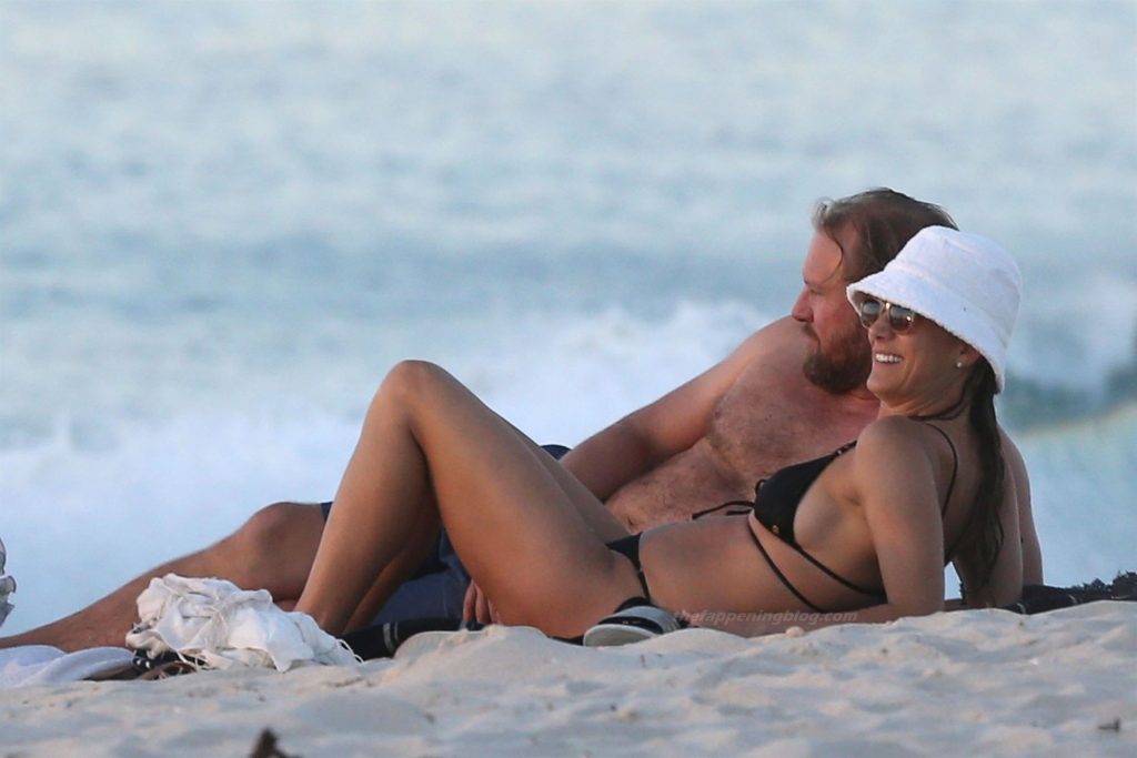 Kate Walsh Enjoys a Day at the Beach with a New Man (66 Photos)