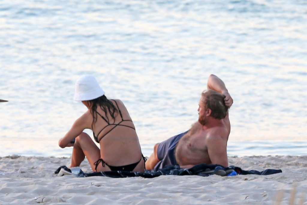 Kate Walsh Enjoys a Day at the Beach with a New Man (66 Photos)