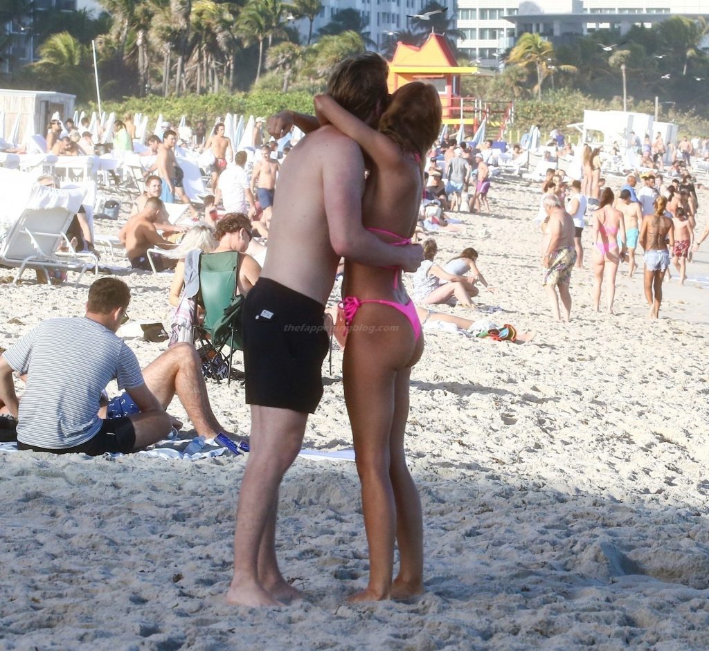 Kimberley Garner Enjoys the Last Day of the Year with Her New Boyfriend in Miami Beach (89 Photos)