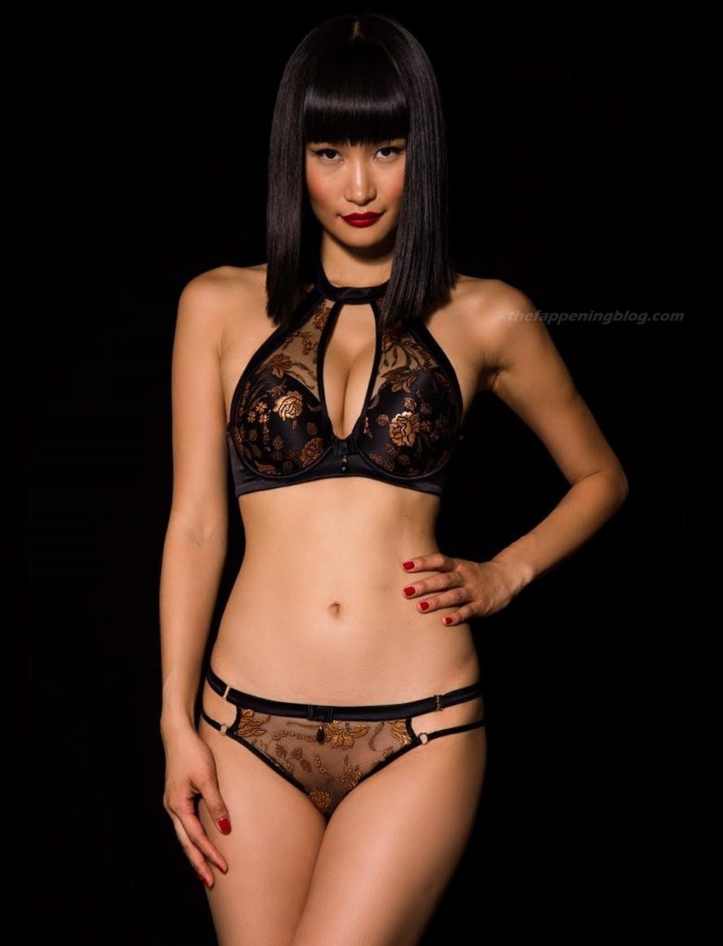Miki Hamano Sexy (21 Photos)
