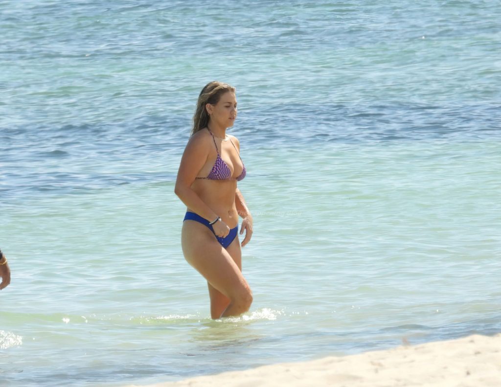 Olivia Ponton &amp; Suede Brooks Hit the Beach in Mexico (44 Photos)