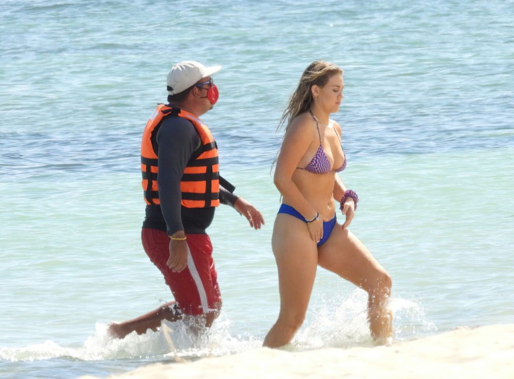 Olivia Ponton &amp; Suede Brooks Hit the Beach in Mexico (44 Photos)