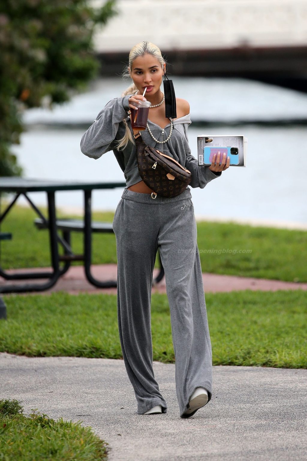 Sexy Pia Mia Grabs a Coffee in Miami (22 Photos)