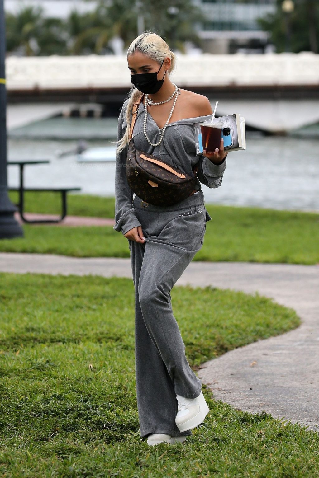 Sexy Pia Mia Grabs a Coffee in Miami (22 Photos)