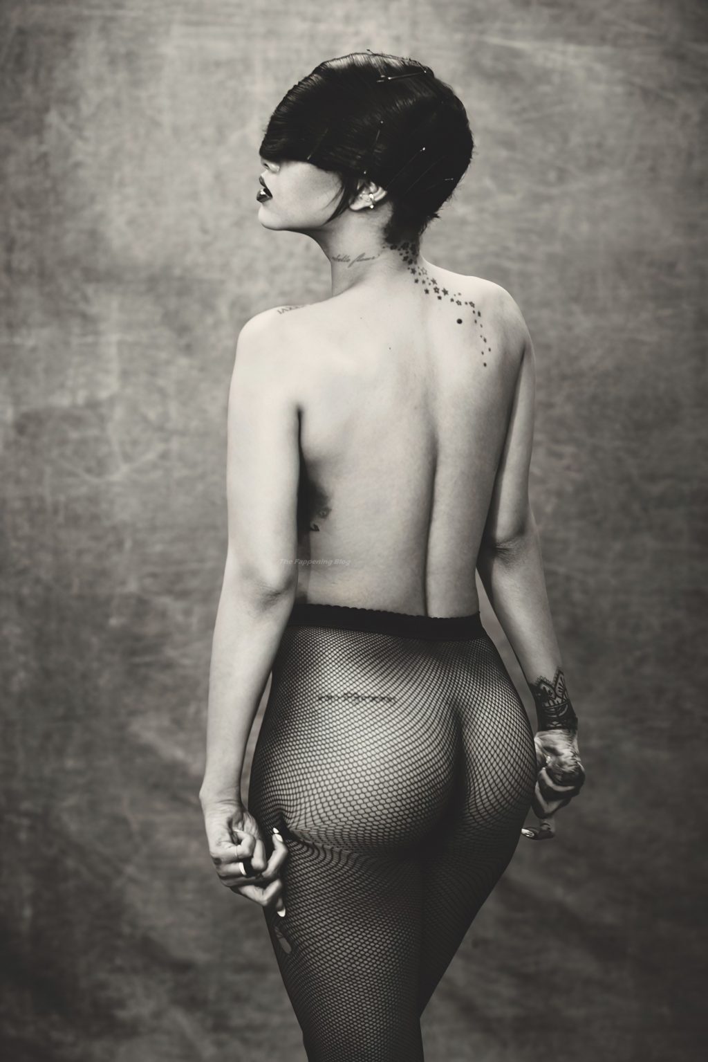 Rihanna Nude (5 Photos)