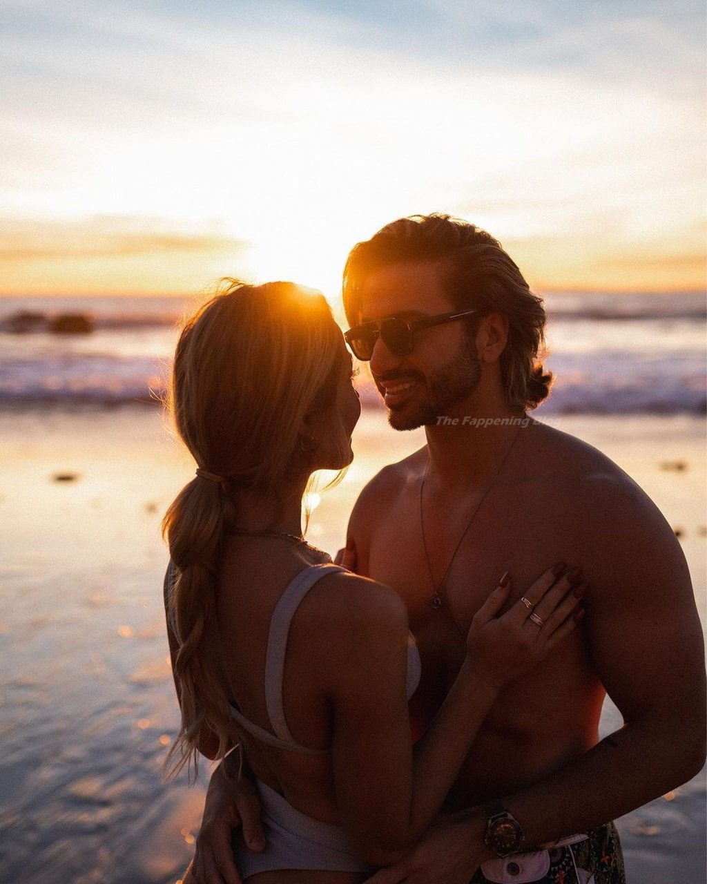 Sexy Robbi Jan Enjoys a Day with Alex Costa on the Beach (25 Photos) 