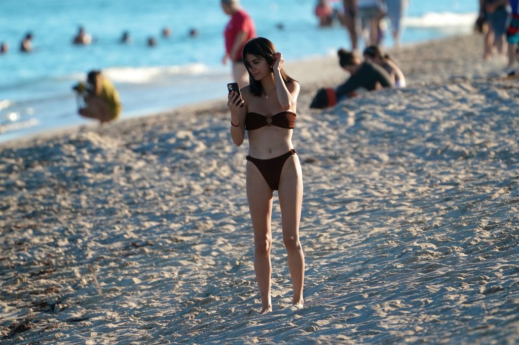 Samantha Cohen Escapes is Freezing NYC For a Beach Vacation in Miami (34 Photos)
