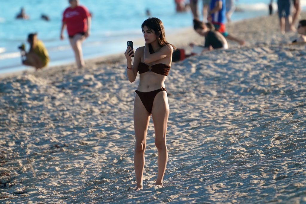 Samantha Cohen Escapes is Freezing NYC For a Beach Vacation in Miami (34 Photos)