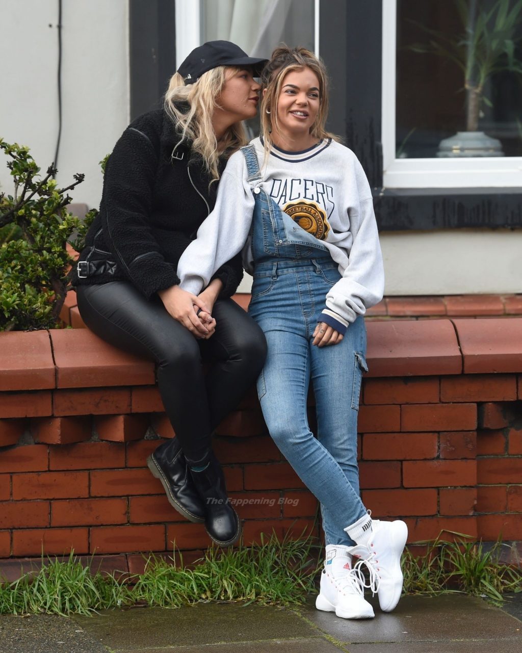 Lesbians Sarah Hutchinson &amp; Charlotte Taundry are Seen Kissing in Blackpool (31 Photos)