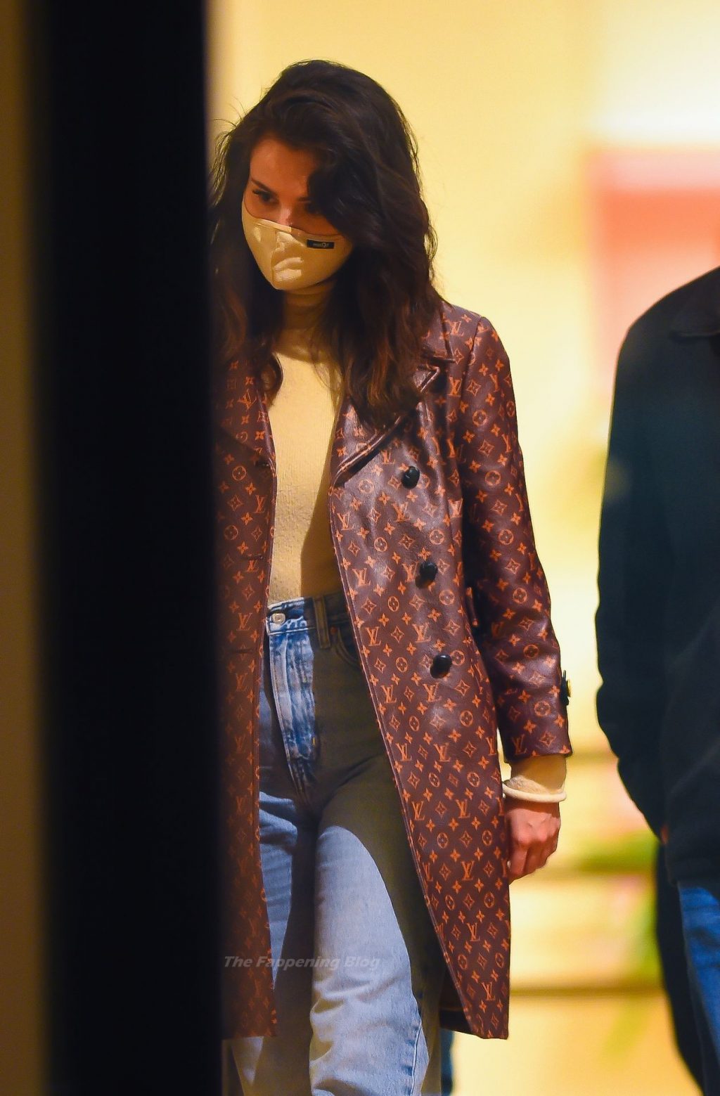 Selena Gomez is Pictured Shopping in NYC (22 Photos)