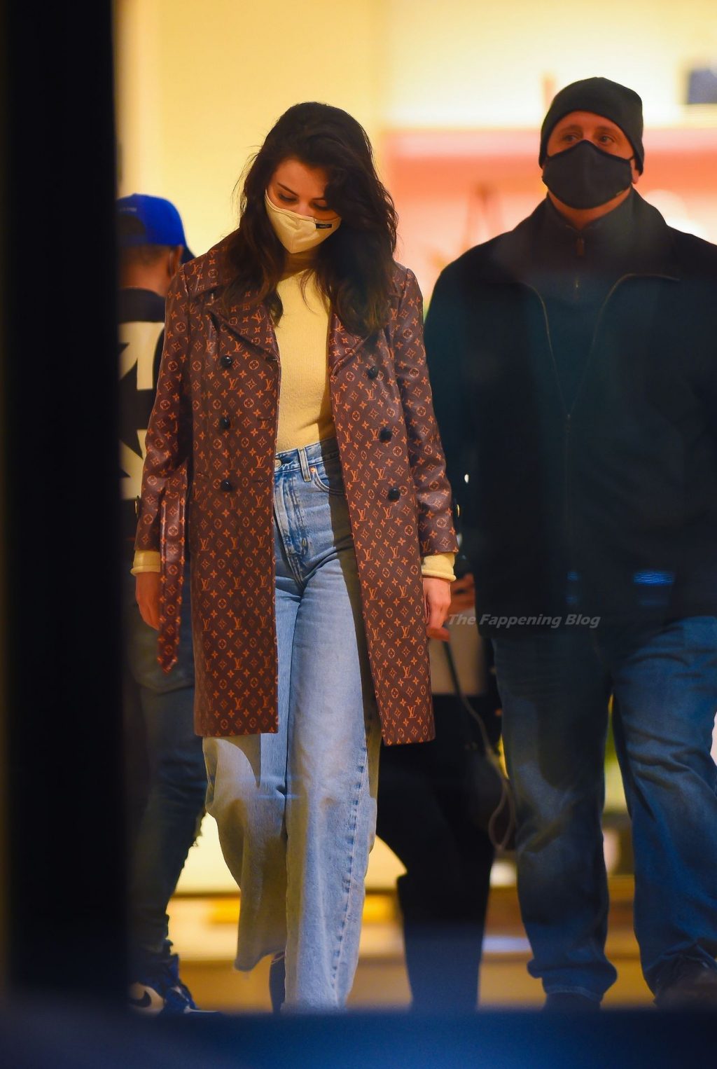 Selena Gomez is Pictured Shopping in NYC (22 Photos)