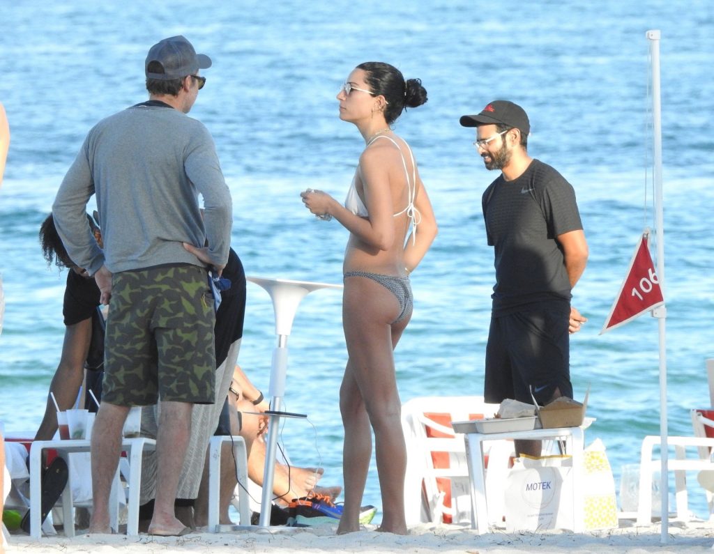 DJ Ruckus Chats Up Women on the Beach After Shanina Shaik Divorce (25 Photos)