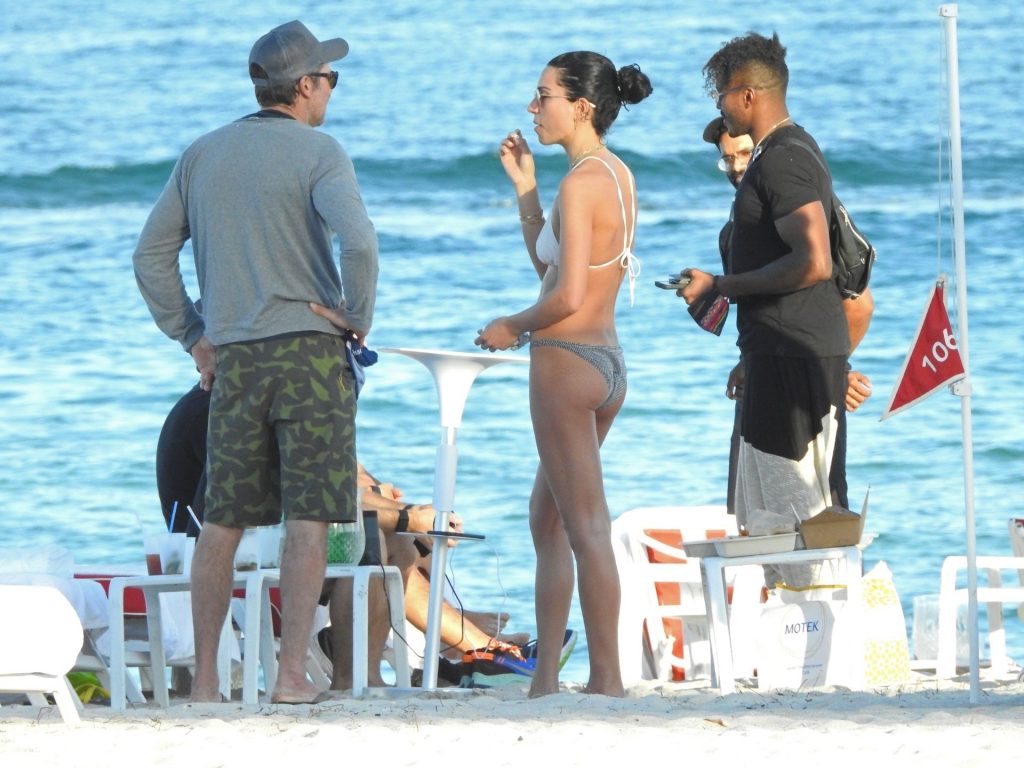 DJ Ruckus Chats Up Women on the Beach After Shanina Shaik Divorce (25 Photos)